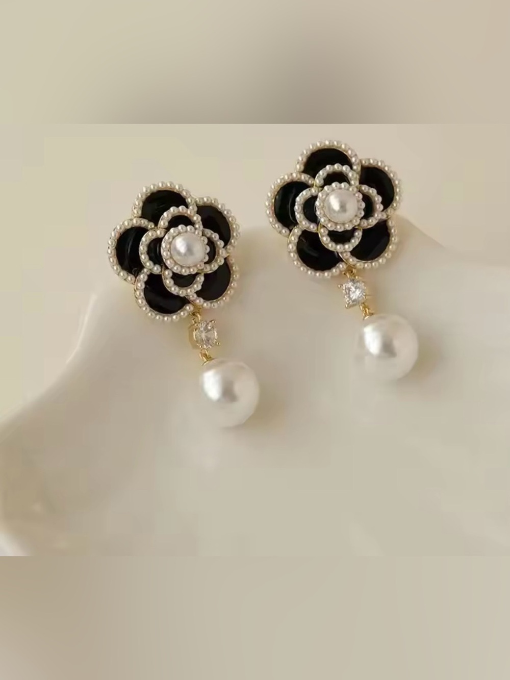 NWT Camellia Flower Earrings